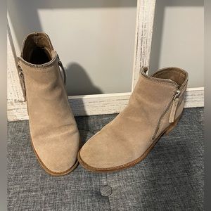 DolceVita  7.5 tan booties